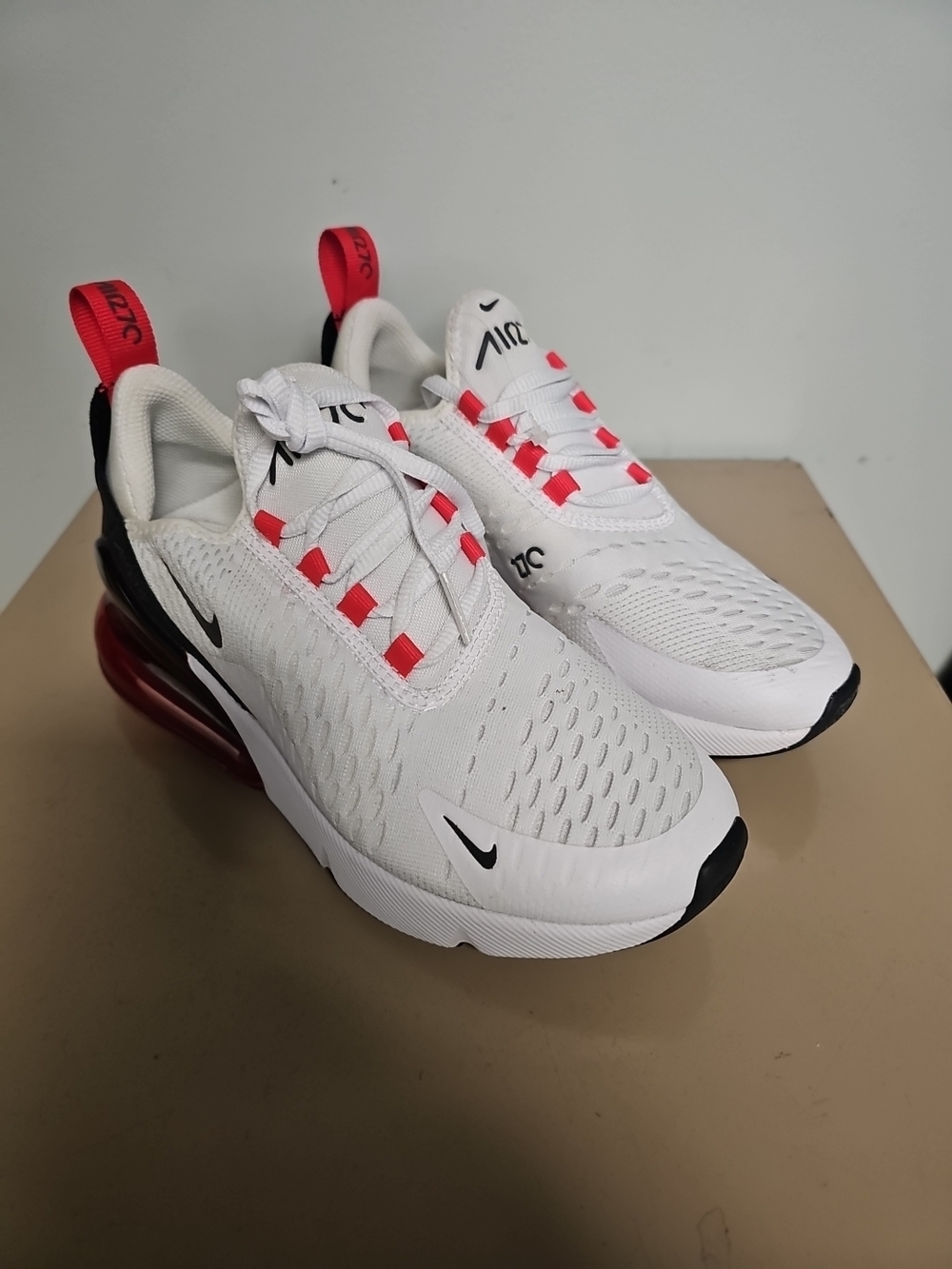 New Nike Air Max 270 (GS) “White Red” 943345-111 Youth Size 4